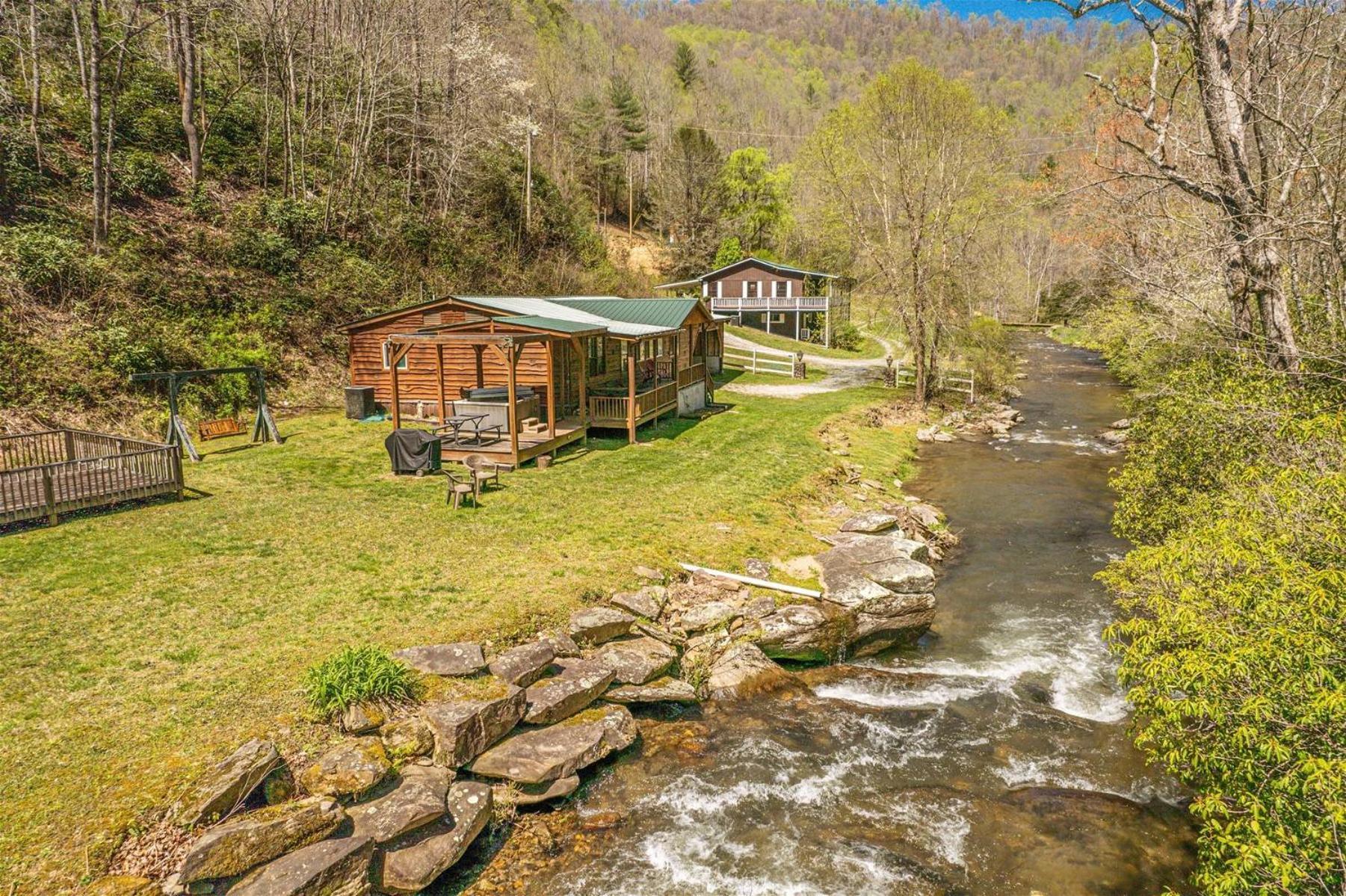 Waterfall Hideaway Bryson City Exterior photo