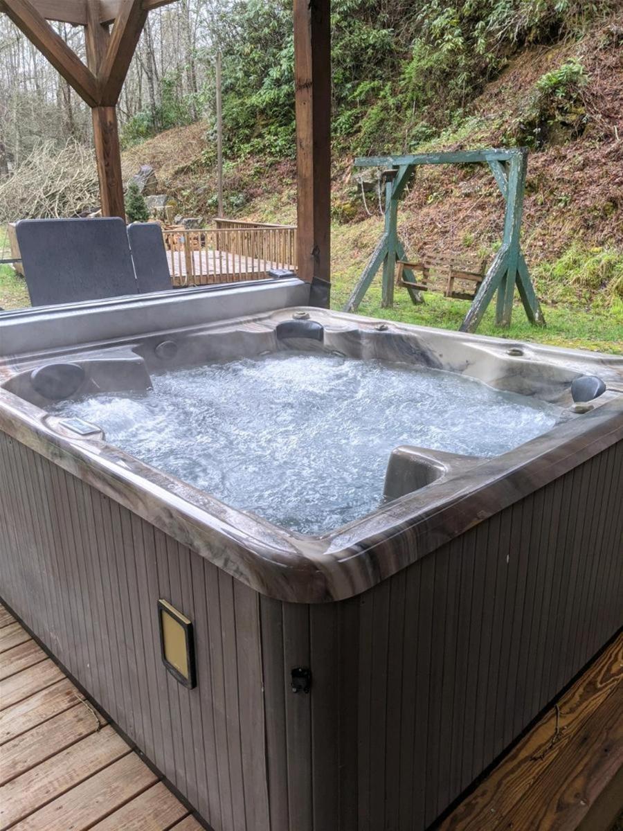 Waterfall Hideaway Bryson City Exterior photo