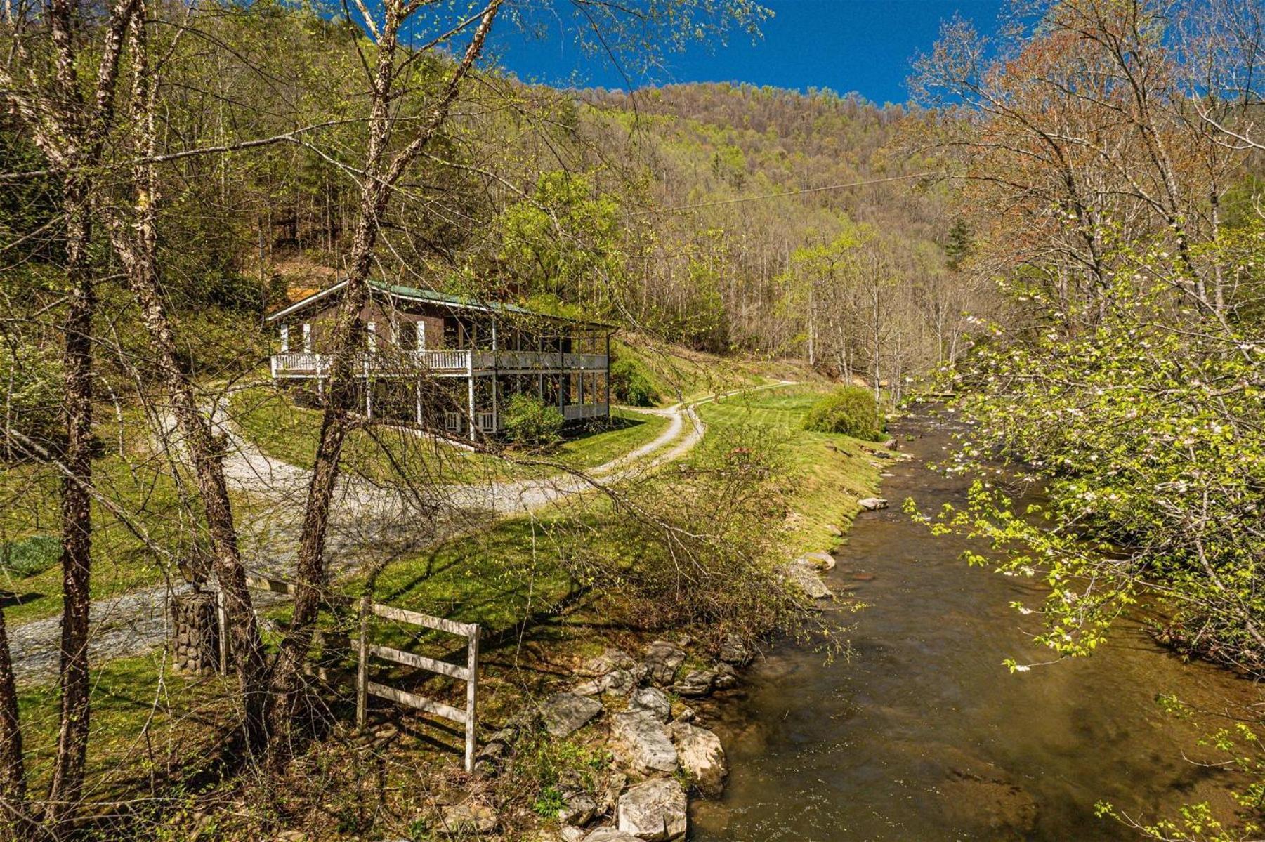 Waterfall Hideaway Bryson City Exterior photo