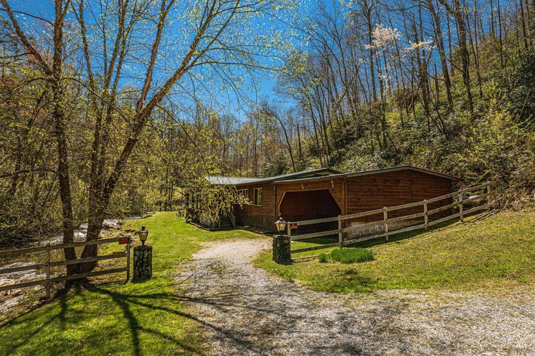 Waterfall Hideaway Bryson City Exterior photo